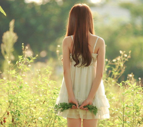 女人梦见坐电梯上升：电梯上升，女性潜意识中的攀登与释放