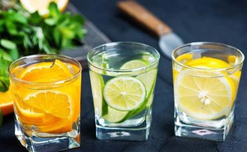 柠檬蜂蜜水的正确泡法:柠檬蜂蜜水的正确泡法,科学配方,健康加倍! 柠檬蜂蜜水的正确泡法:柠檬蜂蜜水的正确泡法,科学配方,健康加倍!