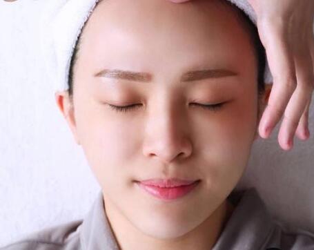 脸上的痘印怎么消除最快最安全:告别顽固痘印!最快最安全的淡化方法全解析 脸上的痘印怎么消除最快最安全:告别顽固痘印!最快最安全的淡化方法全解析