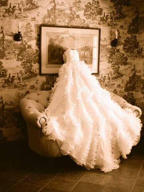 梦见穿婚纱：婚纱梦，一场关于爱情与成长的隐喻