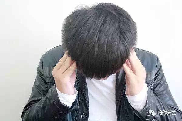 近视1800度老了会怎样:1800度近视的隐形杀手,老年生活可能面临的视觉困境