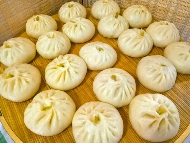 硕士在杭州摆摊卖包子走红