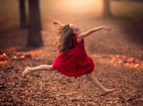 女人梦见自己的坟墓:女人梦见自己的坟墓,潜意识中的恐惧与自我和解 女人梦见自己的坟墓:女人梦见自己的坟墓,潜意识中的恐惧与自我和解