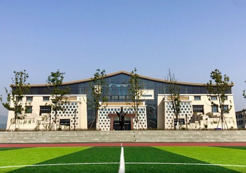 成都航空学校学费一年多少（成都航空学校是公办还是民办学校）