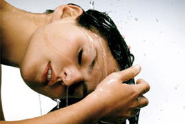 女人梦见洗头发剪头发:解密女人梦见洗头发剪头发,你的潜意识在告诉你什么?