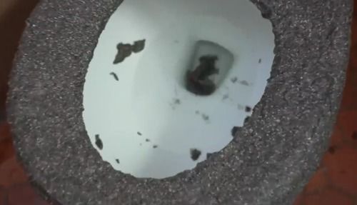 梦见自己拉了一大堆屎：黄金马桶圈的启示，从排泄物梦境看人类集体潜意识中的生命隐喻