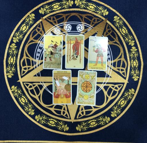 做徽章的一套塔罗牌：神秘星夜下的徽章塔罗，定制你的专属塔罗牌徽章