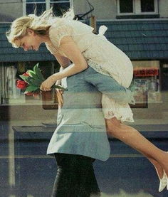 女人梦见鞋丢了在找鞋：女人梦见鞋丢了，在找鞋，梦境背后的隐喻与启示