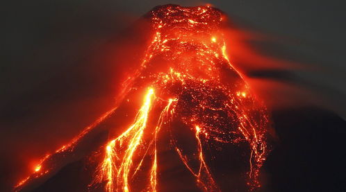 梦见火山岩浆：梦里坠入火山岩浆，解密梦境中的危险与隐喻