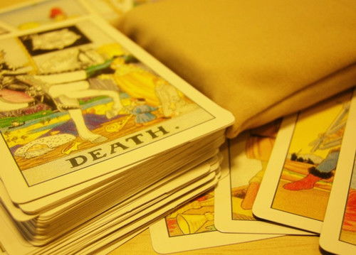 塔罗牌阵卡巴拉生命之树:塔罗牌阵与卡巴拉生命之树,神秘学中的双重宇宙图景