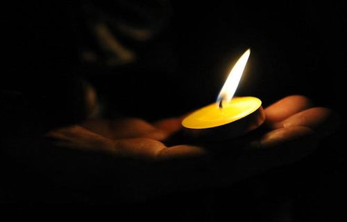 梦见死去的亲人还活着预示着什么：梦见死去的亲人还活着，解密梦境背后的深意