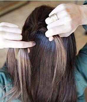 女人梦见梳头发并扎起来:梦里梳头发并扎起,探索女性梦境中的自我形象与内在力量 女人梦见梳头发并扎起来:梦里梳头发并扎起,探索女性梦境中的自我形象与内在力量