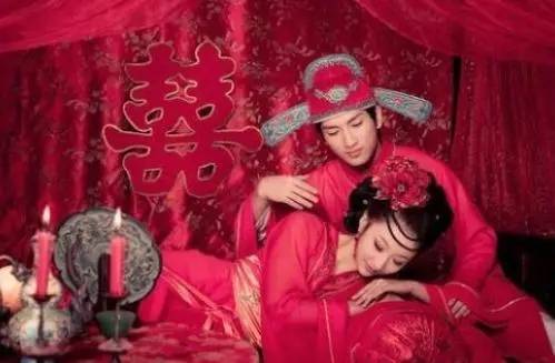 姻缘绳洗澡时摘下吗:姻缘绳洗澡时摘下吗?传统与现代的平衡之道