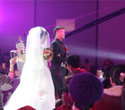 结婚的吉日怎么祝福别人:红毯铺就良辰吉日,祝福新人幸福美满,结婚吉日祝福指南