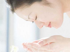 用牛奶洗脸一年了：一年坚持用牛奶洗脸，皮肤真的变好了！