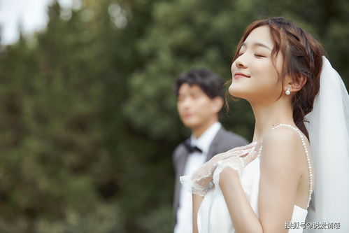 男人梦见蛇发横财：解梦，男性梦见蛇与横财的寓意及现实启示