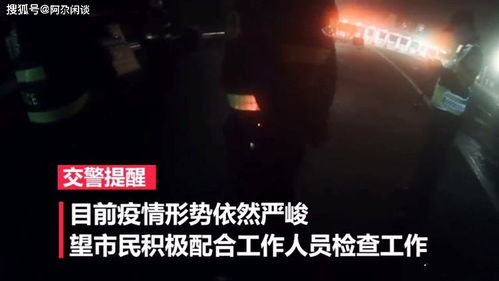 女人梦见烧纸钱还有火苗:那夜,她梦见自己站在一片荒凉的坟地里,四周是荒草与坟冢,夜风吹过,带来几缕寒意。她手中捧着许多纸钱,那是她平日所积攒的,为的是在清明时烧给先人的。她将纸钱一一叠好,放在地上,然后点燃 女人梦见烧纸钱还有火苗:那夜,她梦见自己站在一片荒凉的坟地里,四周是荒草与坟冢,夜风吹过,带来几缕寒意。她手中捧着许多纸钱,那是她平日所积攒的,为的是在清明时烧给先人的。她将纸钱一一叠好,放在地上,然后点燃