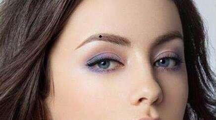 女孩脸上福气痣图片:女孩脸上福气痣图片,命运馈赠的美丽与吉祥象征