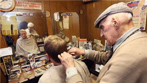 做梦梦到理发:梦里理发,一场关于自我重塑的隐喻