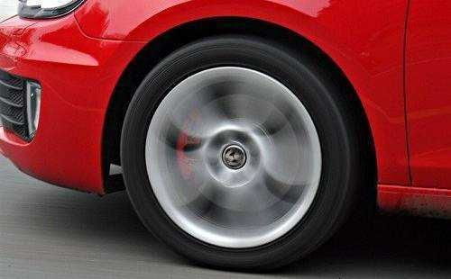 汽车轮胎气压标准? 汽车轮胎气压标准?