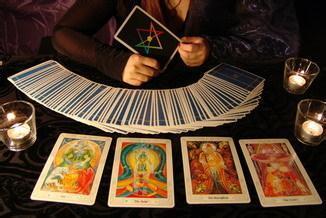 塔罗牌占卜未来三年财运:塔罗牌占卜未来三年财运,神秘力量揭示你的财富趋势