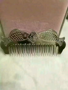 女人梦见梳子有什么预兆:梳子入梦,暗藏玄机?女人梦见梳子的神秘预兆与解析